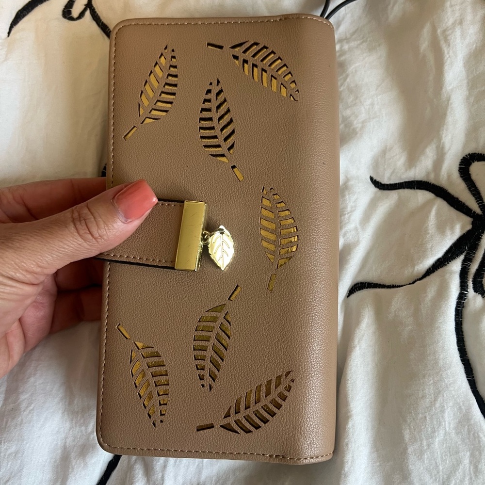 Women's Taupe Leaf-Cut Wallet with Gold Accent